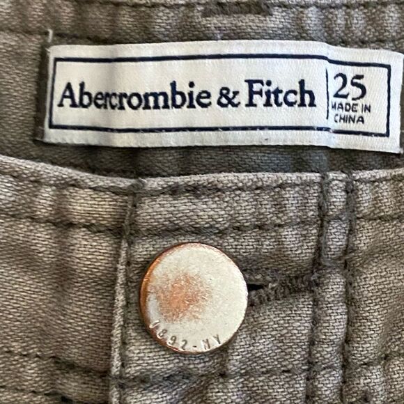 Abercrombie & Fitch size 25 army green shorts midrise - Picture 4 of 7